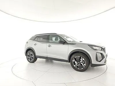 Usata Peugeot 2008 Allure 102 CV (75 kW) 2025 Argento SUV