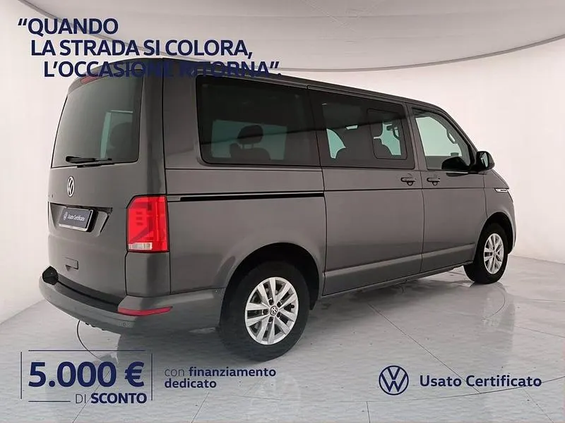 Usata VW Multivan Comfortline 150 CV (110 kW) 2021 Grigio indio metallizzato Furgone
