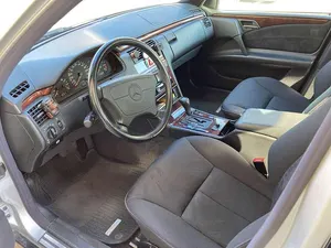 Begagnad Mercedes E200