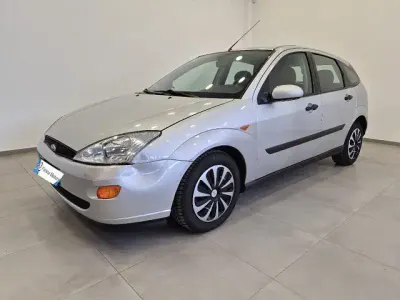 Second-hand Ford Focus Ambiente 90 CP (66 kW) 2000 Argintiu Berlinǎ