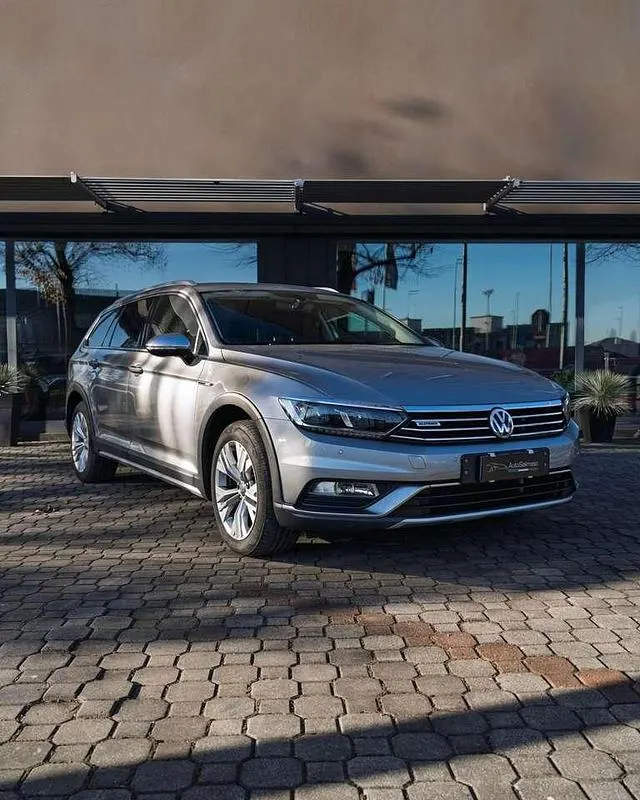 Usata VW Passat Alltrack Executive 190 CV (139 kW) 2016 Argento Station wagon