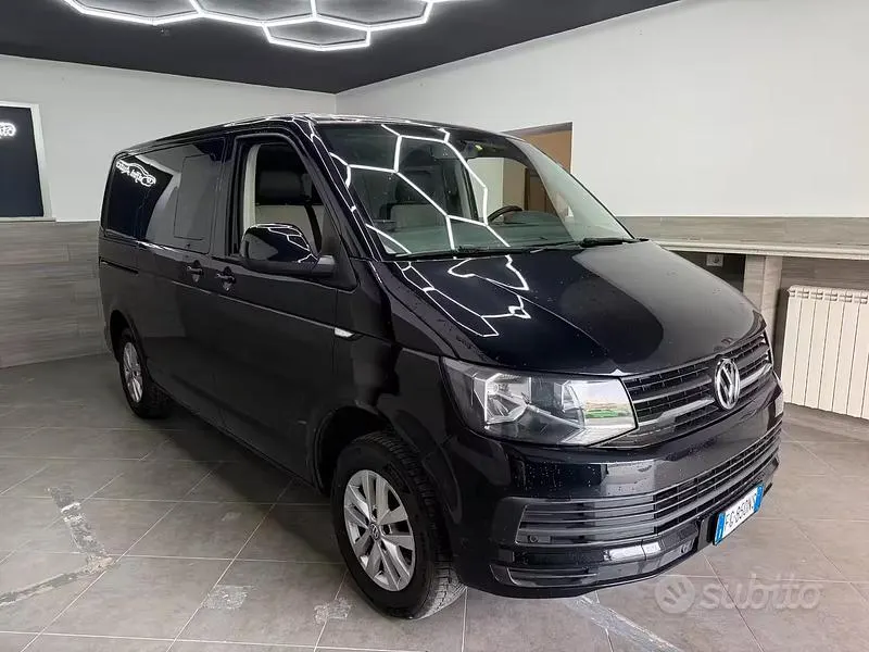 Usata VW Caravelle Trendline 102 CV (75 kW) 2017 Nero Furgone
