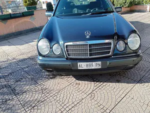 Begagnad Mercedes E200