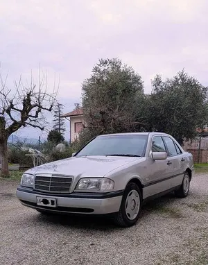 Begagnad Mercedes C180