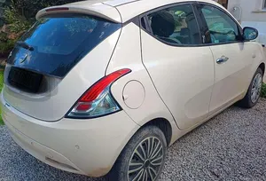 Begagnad Lancia Ypsilon