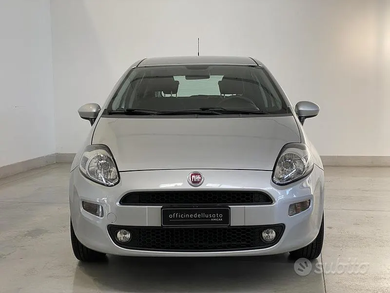 Usata Fiat Punto Lounge 78 CV (57 kW) 2017 Argento Berlina