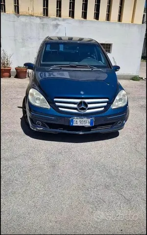 Begagnad Mercedes B200