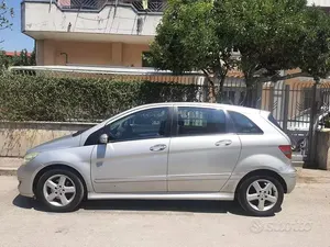 Begagnad Mercedes B200