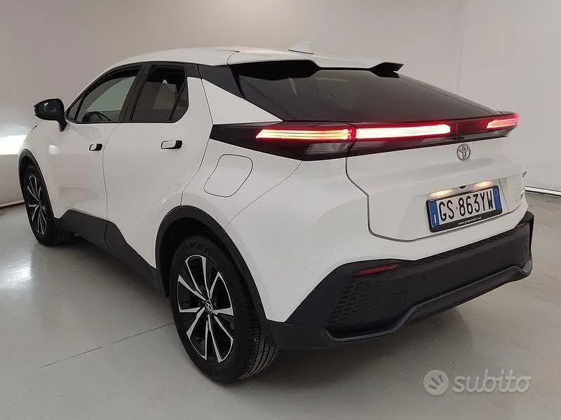 Usata Toyota C-HR Trend 152 CV (111 kW) 2024 Bianco SUV