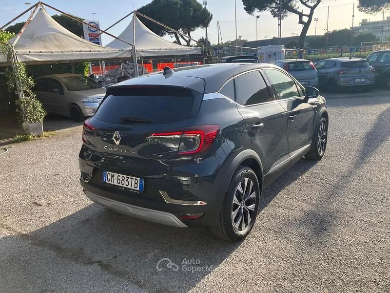 Usata Renault Captur Techno 91 CV (66 kW) 2023 Grigio SUV