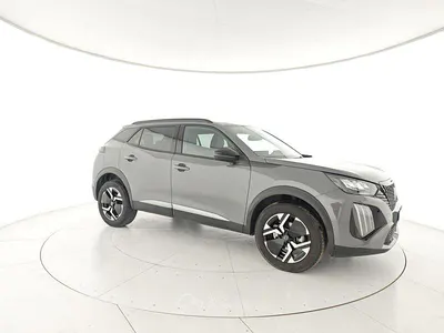 Usata Peugeot 2008 Allure 101 CV (74 kW) 2024 Grigio SUV