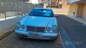 Begagnad Mercedes E200