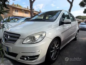 Begagnad Mercedes B200