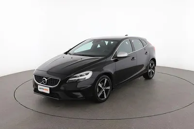 Käytetty Volvo V40 R-Design 120 HP (88 kW) 2017 Musta Sedan