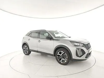 Usata Peugeot 2008 Allure 101 CV (74 kW) 2025 Argento SUV
