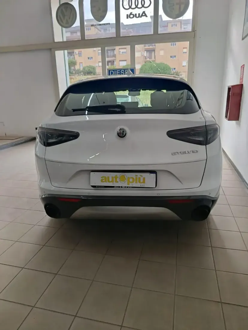 Usata Alfa Romeo Stelvio Ti 160 CV (117 kW) 2023 Bianco SUV
