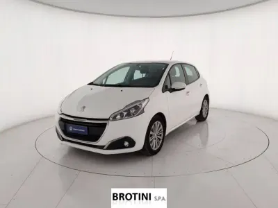 Usata Peugeot 208 Active 83 CV (61 kW) 2019 Blu pastello Utilitaria