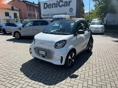 Usata Smart ForTwo Coupé Passion 60 kW (82 CV) 2021 Bianco / tetto nero Utilitaria