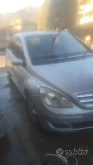 Begagnad Mercedes B200