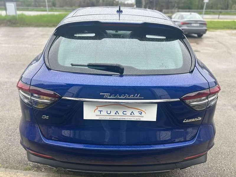 Usata Maserati Levante 275 CV (202 kW) 2018 Blu SUV