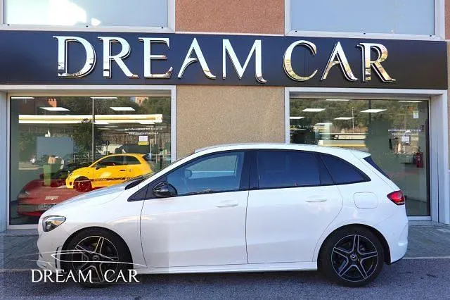 Usata Mercedes B180 Premium 116 CV (85 kW) 2022 Bianco pastello Monovolume