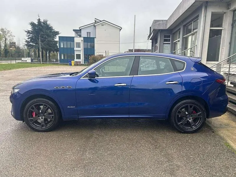 Usata Maserati Levante 275 CV (202 kW) 2018 Blu SUV