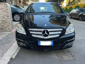 Begagnad Mercedes B200