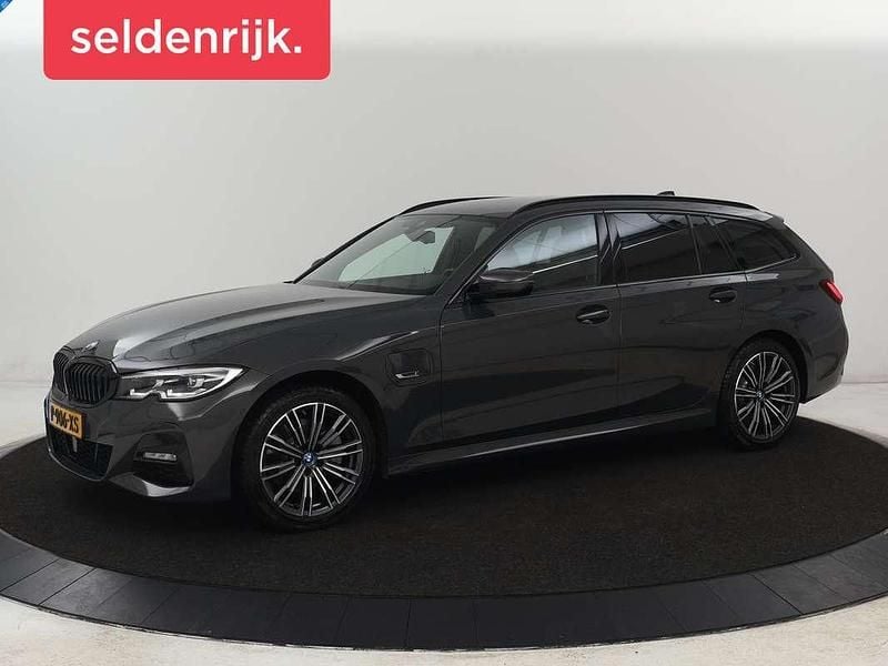 Grijs Occasion 2022 BMW 320e M Sport Stationwagen | € 26.900 (Goede deal) - Afbeelding 1/4