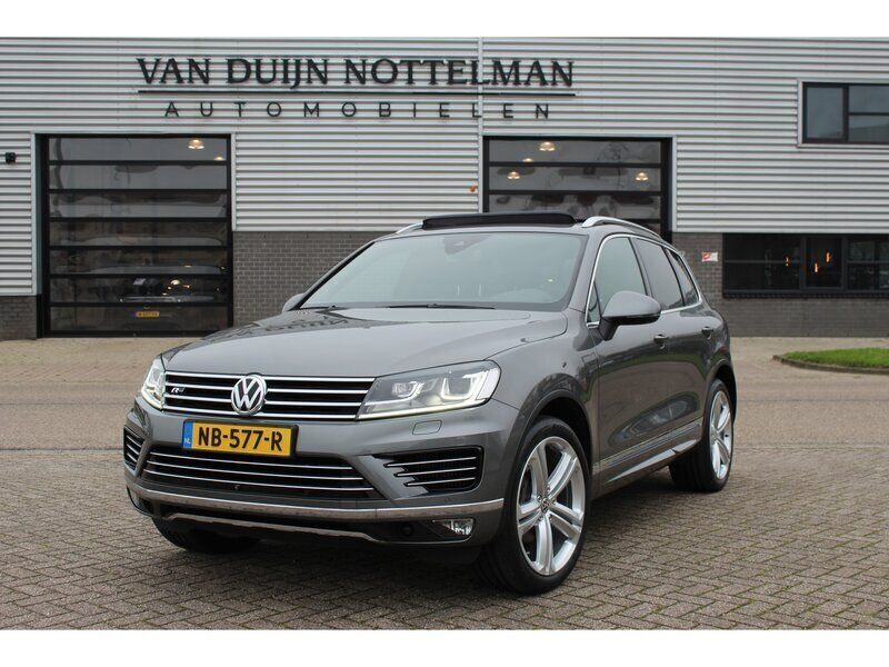 Grijs Gebruikt 2017 VW Touareg R-line SUV | € 31.950 (Iets duurder) - Afbeelding 1/4