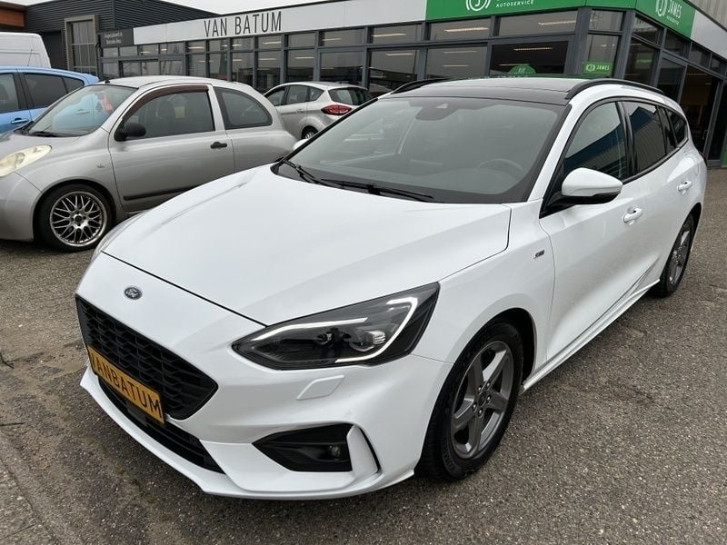 Wit Gebruikt 2018 Ford Focus ST-Line Stationwagen | € 20.445 (Eerlijke prijs) - Afbeelding 1/4