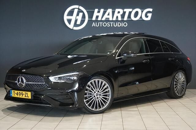 Zwart Occasion 2023 Mercedes CLA180 Shooting Brake AMG line Plus Stationwagen | € 37.750 (Eerlijke prijs) - Afbeelding 1/4