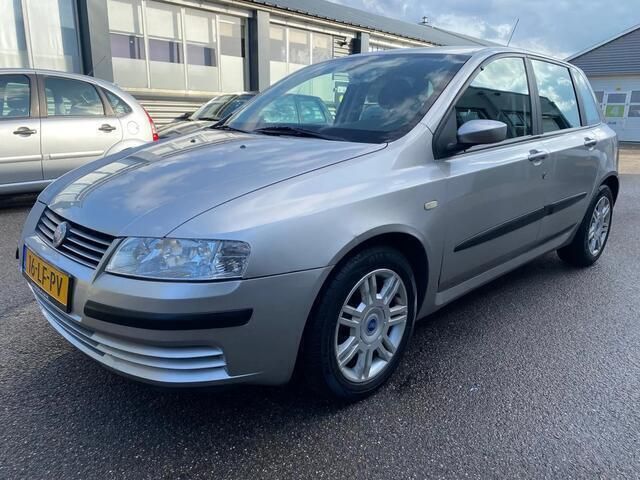 Beige Gebruikt 2003 Fiat Stilo Active Hatchback | € 1.650 (Iets duurder) - Afbeelding 1/4