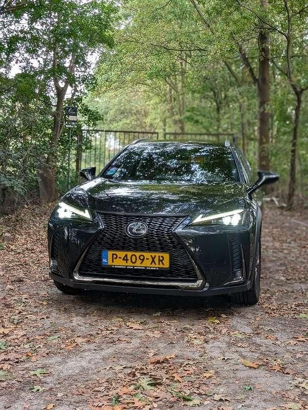 Zwart Gebruikt 2019 Lexus UX Executive Line SUV | € 25.500 (Super prijs) - Afbeelding 1/4