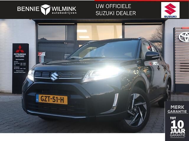 Zwart (metallic) Occasion 2025 Suzuki Vitara Style SUV | € 27.895 (Eerlijke prijs) - Afbeelding 1/4