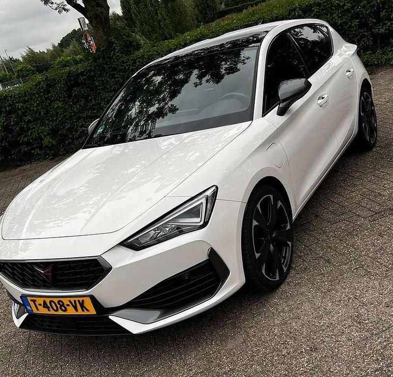 Wit Gebruikt 2021 Cupra Leon Stationwagen | € 25.449 (Eerlijke prijs) - Afbeelding 1/4