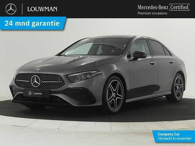 Grijs Gebruikt 2025 Mercedes A180 Edition Sedan | € 38.945 (Duur) - Afbeelding 1/4