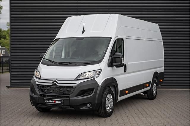 Wit Gebruikt 2023 Citroën Jumper MPV | € 27.900 (Duur) - Afbeelding 1/4