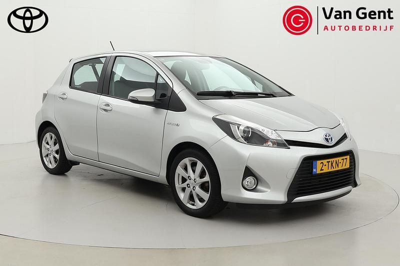 Grijs Gebruikt 2014 Toyota Yaris Hybrid Hatchback | € 13.499 (Eerlijke prijs) - Afbeelding 1/4