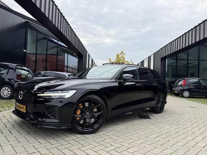 Zwart (metallic) Occasion 2019 Volvo V60 Stationwagen | € 36.450 - Afbeelding 1/4