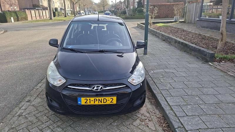 Zwart Occasion 2011 Hyundai i10 Hatchback | € 2.050 (Goede deal) - Afbeelding 1/4