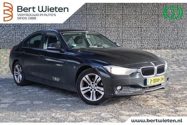 Zwart Gebruikt 2014 BMW 316 Sedan | € 10.990 (Eerlijke prijs) - Afbeelding 1/4
