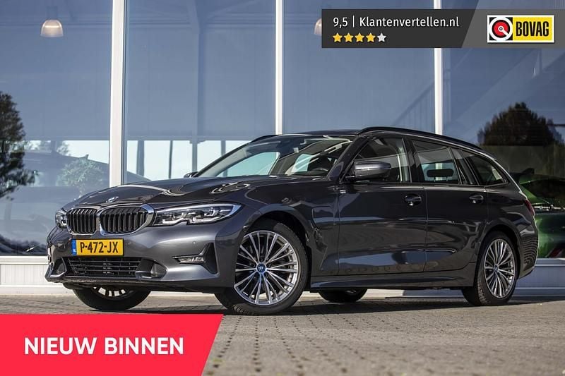 Grijs Gebruikt 2022 BMW 320e Stationwagen | € 33.345 (Goede deal) - Afbeelding 1/4