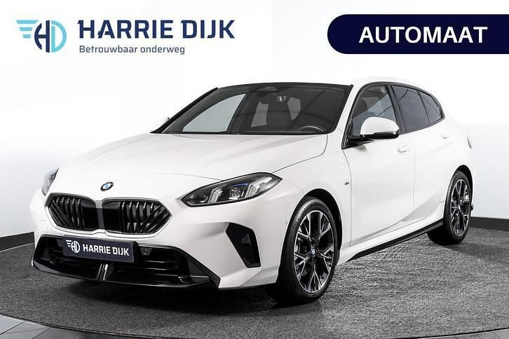 Wit Occasion 2025 BMW 120 M Sport Hatchback | € 35.995 (Goede deal) - Afbeelding 1/4