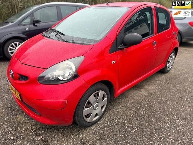 Occasion Toyota Aygo 68 PK (50 kW) 2008 Rood Hatchback