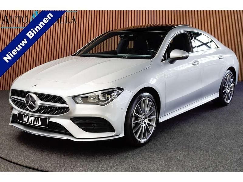Grijs (metallic) Occasion 2022 Mercedes CLA250e AMG line Sedan | € 33.950 (Goede deal) - Afbeelding 1/4