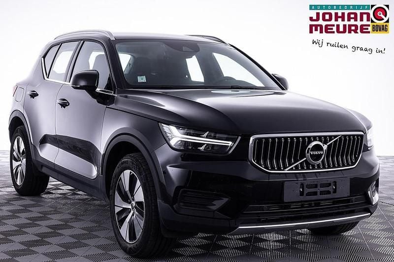 Zwart Gebruikt 2022 Volvo XC40 Inscription SUV | € 32.990 (Super prijs) - Afbeelding 1/4