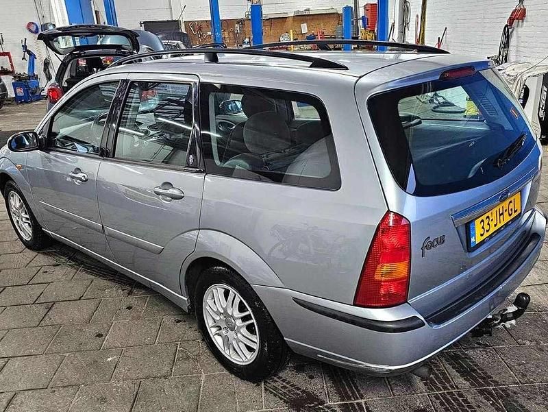Grijs Gebruikt 2002 Ford Focus Ghia Stationwagen | € 950 (Super prijs) - Afbeelding 1/4