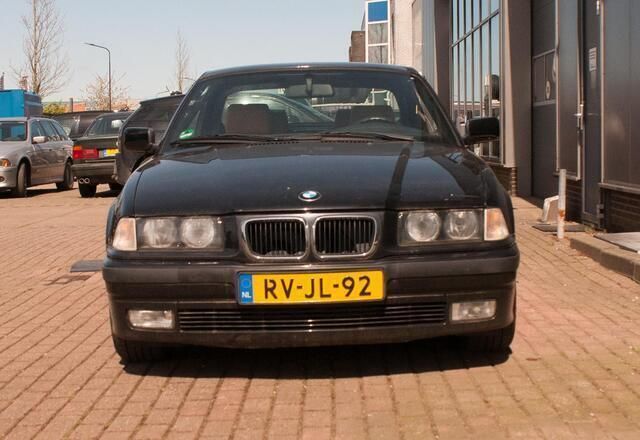 Zwart Gebruikt 1997 BMW 328 Executive Cabriolet | € 13.750 - Afbeelding 1/4