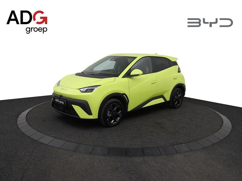 Geel Gebruikt 2025 BYD Dolphin Comfort Hatchback | € 26.690 (Eerlijke prijs) - Afbeelding 1/4