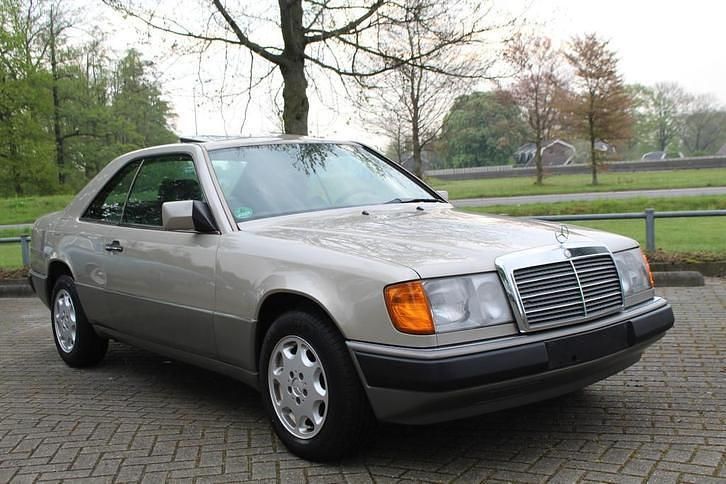 Gebruikt 1991 Mercedes E230 | € 14.500 - Afbeelding 1/4